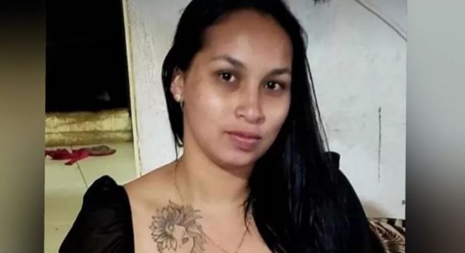 Mulher de 22 anos é morta a facadas em casa no Ceará