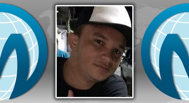 Estudante morre após desviar de carro e colidir contra casa em avenida de Jaguaribe
