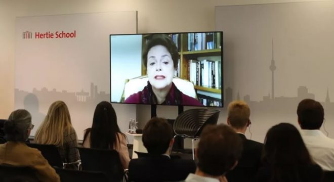 Bolsonaro é 'ovo da serpente' chocado no impeachment, diz Dilma