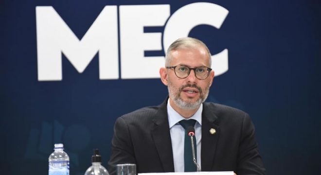 Governo nomeia Victor Godoy como ministro da Educação