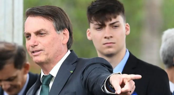 Filho de Bolsonaro, Jair Renan depõe à PF sobre tráfico de influência no governo