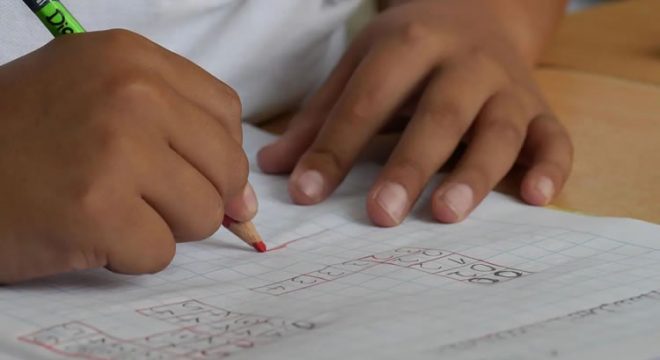 Escolas sem energia elétrica ainda são obstáculo para inclusão digital no Brasil
