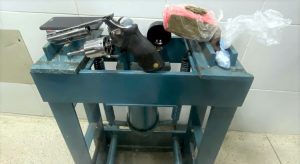 Quarteto preso em Juazeiro com prensa para triturar drogas e bastante “erva” pro serviço