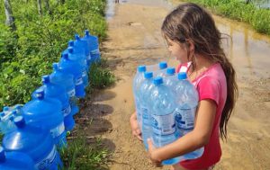 Campanha solidária arrecada água e alimentos para vítimas das enchentes em Canindezinho