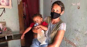 Família de Juazeiro pede ajuda para realizar cirurgia em criança que nasceu com má-formação no ânus