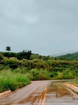 Chuva em estrada no Cariri