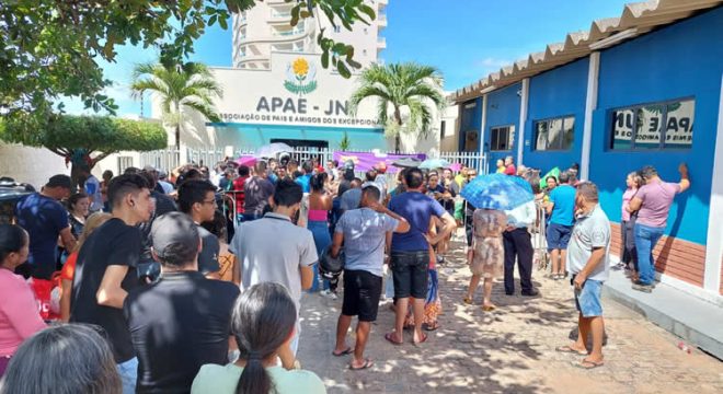 Bazar da Receita Federal na sede da Apae, em Juazeiro do Norte.