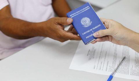 pessoa sendo atentida no idt sine