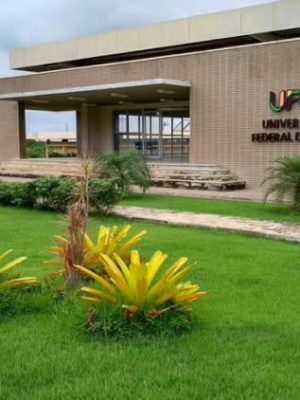 Fachada da UFCA, campus Crato.