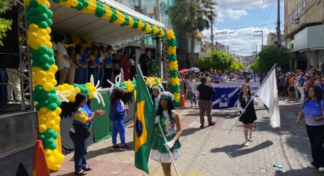 desfile civico crato