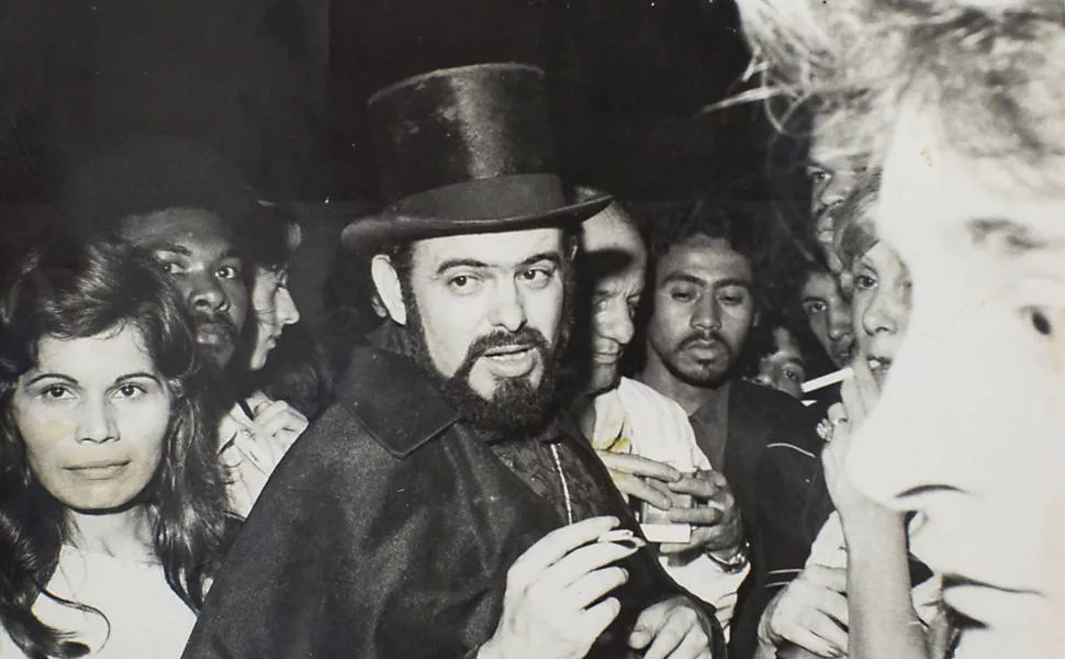 À Meia-Noite Levarei Sua Alma é um filme brasileiro de 1964 protagonizado e dirigido por José Mojica Marins.