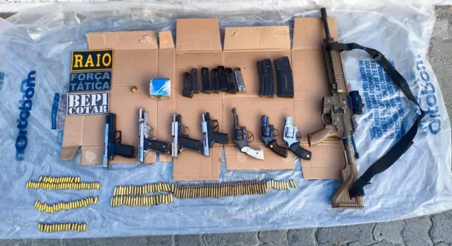 Armas apreendidas em operação em Canindé
