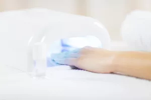 Anvisa proibiu duas substâncias presentes em produtos de unha de gel.