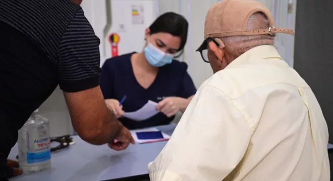 Nos pontos de apoio, são oferecidos procedimentos como aferição de pressão arterial, teste de glicemia, dispensação de medicamentos, atendimentos médico e de enfermagem, primeiros socorros e suporte com ambulância.