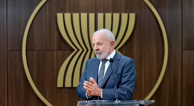 Lula em entrevista a jornalistas na Indonésia.