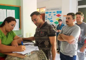 Pacientes na UBS no município durante campanha do Novembro Azul.