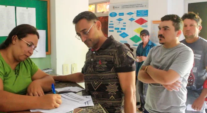 Pacientes na UBS no município durante campanha do Novembro Azul.