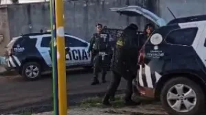 Tenente da PMCE foi detido por agentes de segurança em Juazeiro do Norte.