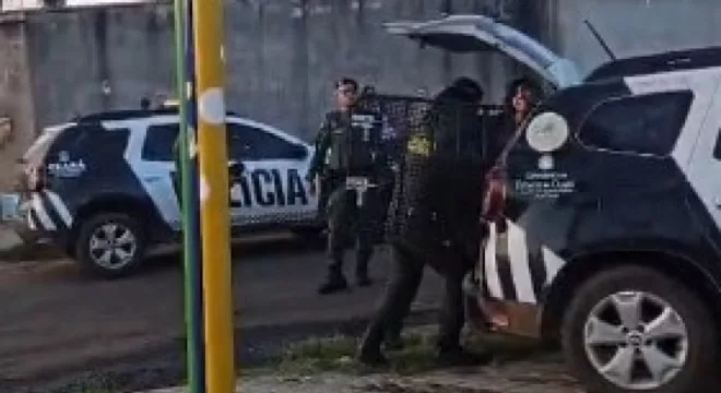 Tenente da PMCE foi detido por agentes de segurança em Juazeiro do Norte.