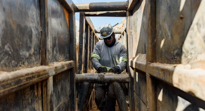Obras de expansão da rede de esgoto.