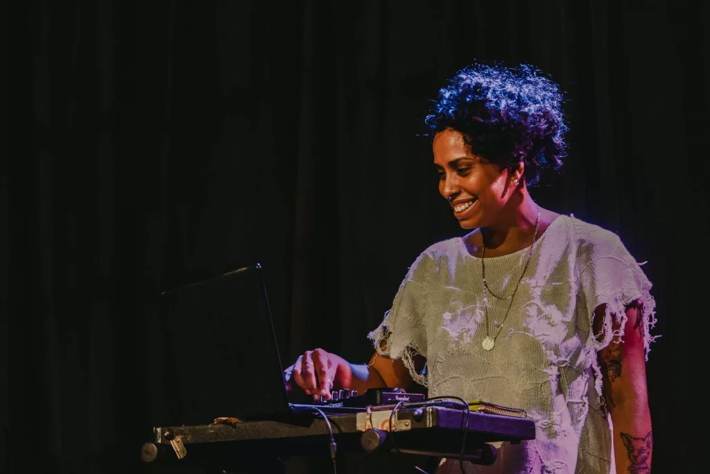 DJ Viúva Negra é destaque na agenda cultural.