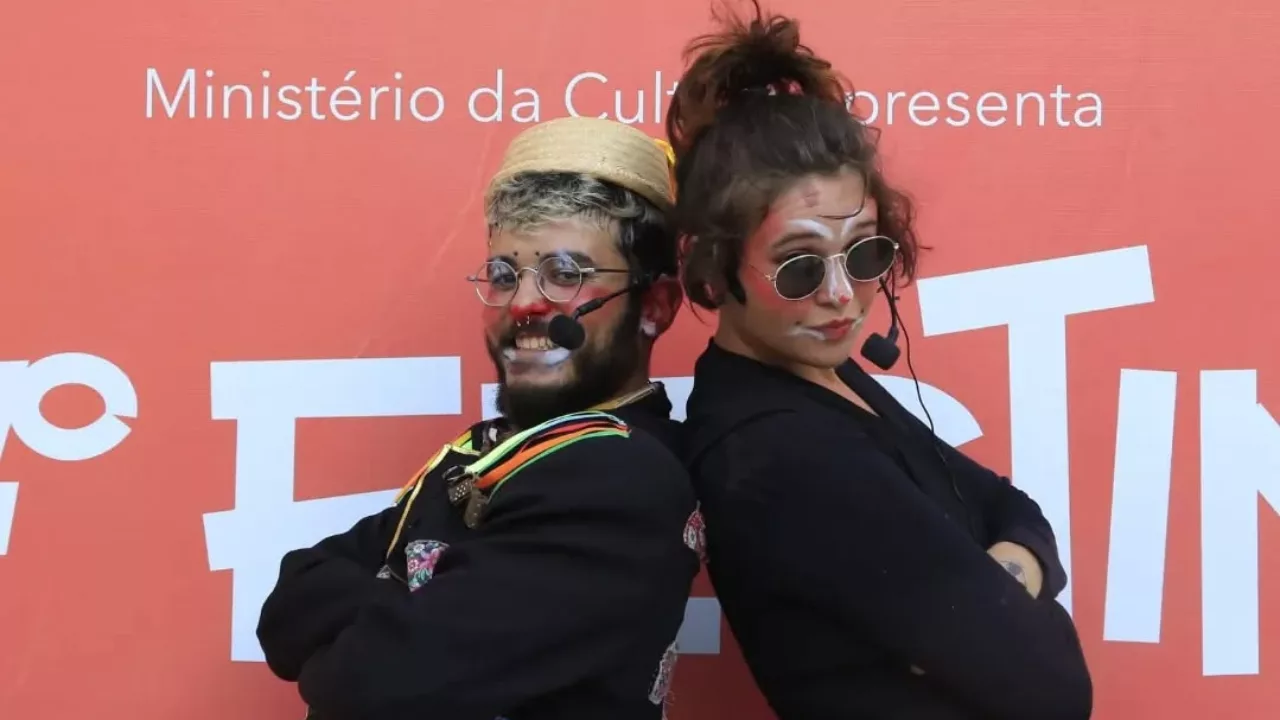 Davi Mota (Palhaço Currulepe), além de interpretação e operação de som de Nique da Silva (Palhaça Meio Dia Pás 4)