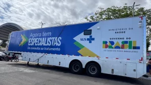 carreta do programa “Agora Tem Especialistas” em Juazeiro do Norte