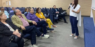 Visita da secretária estadual da Saúde, Tânia Mara Coelho.