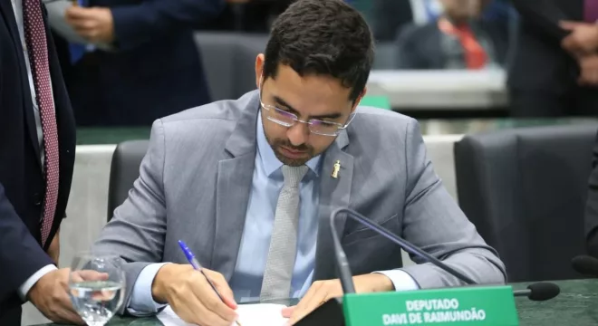 Deputado estadual Davi de Raimundão