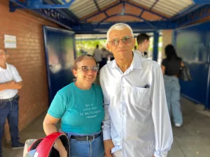 Edvânia Silva, de 51 anos, e Pedro Alves, de 53, decidiram se inscrever no ENEM 2025 após o incentivo dos filhos.