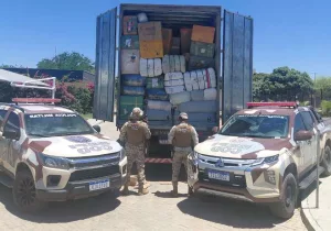 Duas carretas com documentação irregular são apreendidas em Penaforte.