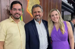 Davi de Raimundão, Elmano de Freitas e Jade Romero.