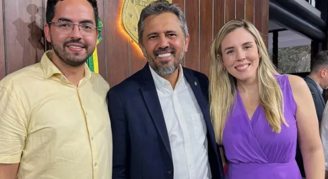 Davi de Raimundão, Elmano de Freitas e Jade Romero.