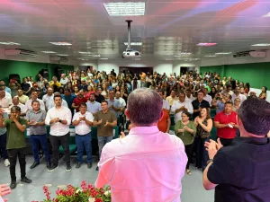 Deputado federal José Guimarães em reunião com lideranças políticas no Cariri Oeste