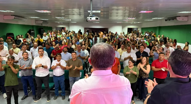 Deputado federal José Guimarães em reunião com lideranças políticas no Cariri Oeste