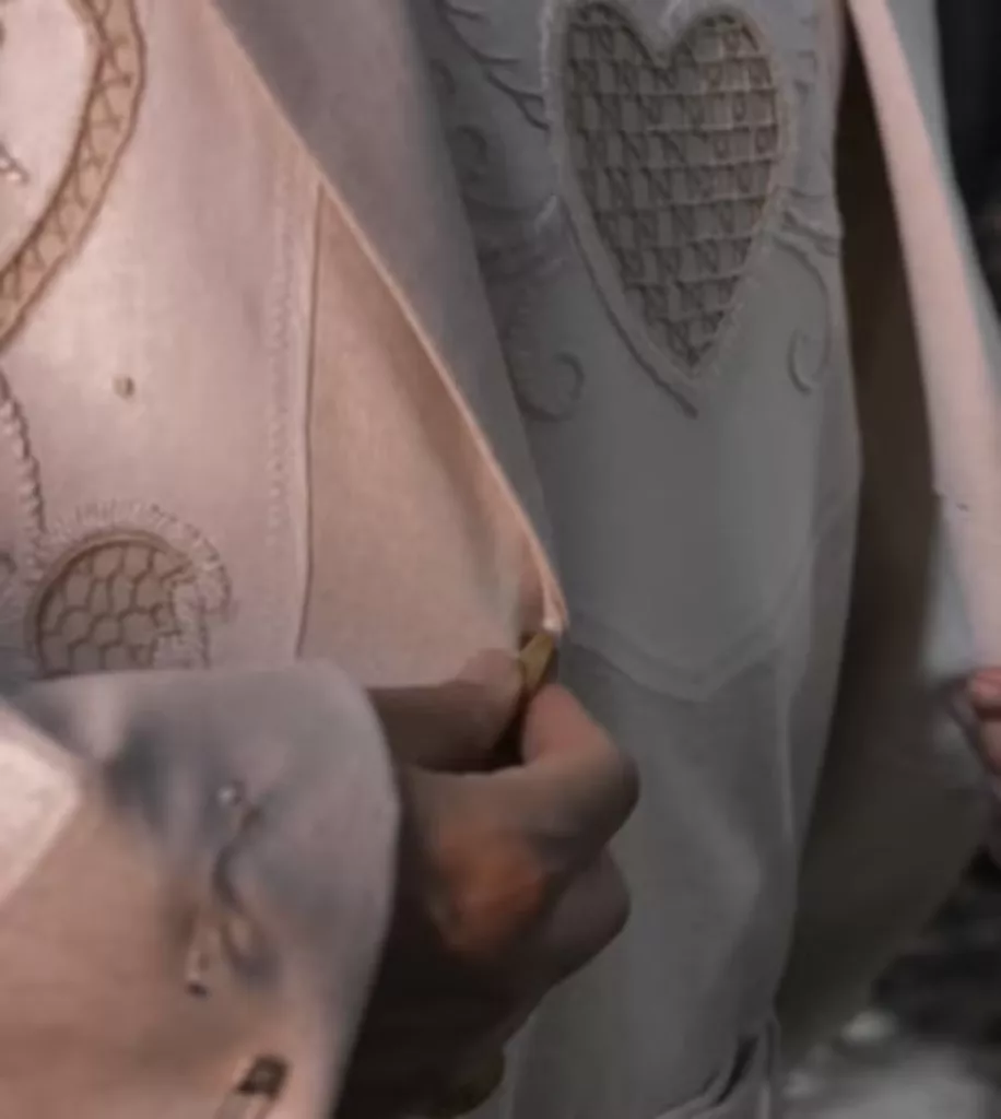 João Gomes vestiu um conjunto de linho com bordados de Timbaúba dos Batistas, no Rio Grande do Norte, produzidos pela Casa das Bordadeiras