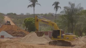 Construção de bueiro triplo na Rua Levy Benício Leite, no bairro Aeroporto | Foto: Prefeitura de Juazeiro do Norte