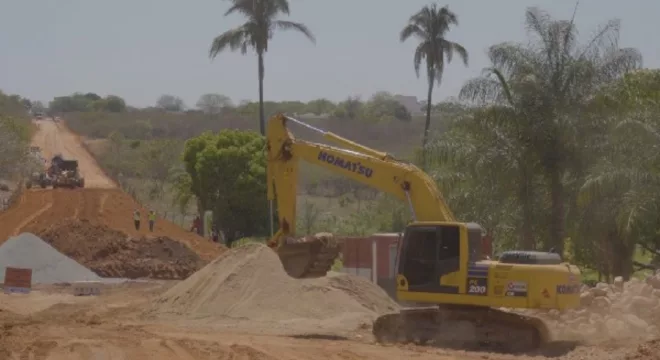 Construção de bueiro triplo na Rua Levy Benício Leite, no bairro Aeroporto | Foto: Prefeitura de Juazeiro do Norte