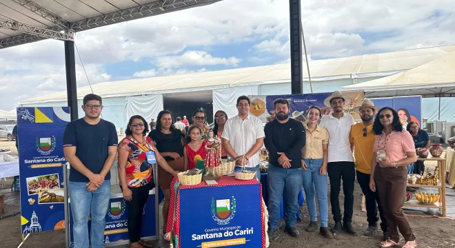 Agricultores e apicultores de Santana do Cariri na ExpoCariri 2025.