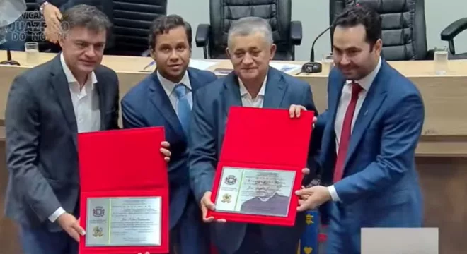 Guimarães recebe Título de Cidadão Juazeirense e Comenda Padre Cícero na Câmara de Juazeiro do Norte