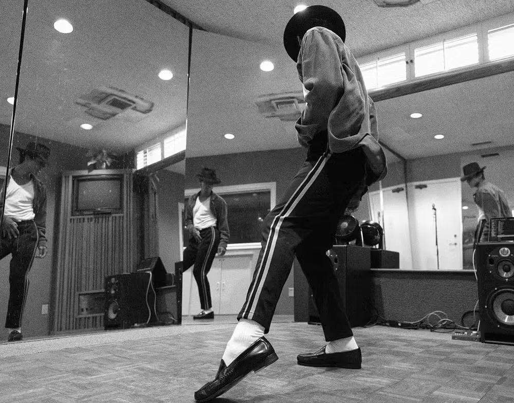 Jaafar Jackson como Michael Jackson em cinebiografia.