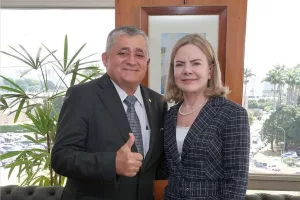 Deputado Federal José Guimarães (PT) e Gleisi Hoffmann (PT), ministra das Relações Institucionais.