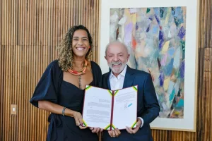 Presidente Lula (PT), ao lado da ministra da Igualdade Racial, Anielle Franco.