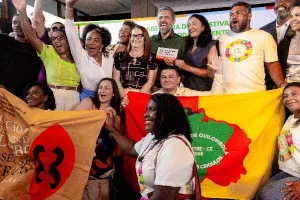 Delegação de Salitre durante entrega do Selo Município Sem Racismo, em Fortaleza.
