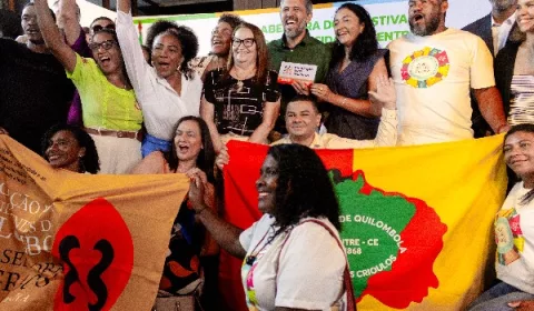 Delegação de Salitre durante entrega do Selo Município Sem Racismo, em Fortaleza.