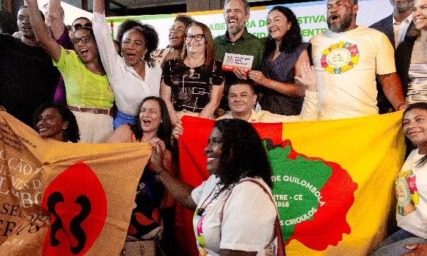 Delegação de Salitre durante entrega do Selo Município Sem Racismo, em Fortaleza.