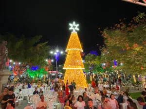 Decoração do Natal de Fé, na Praça Padre Cíero, em Juazeiro do Norte.