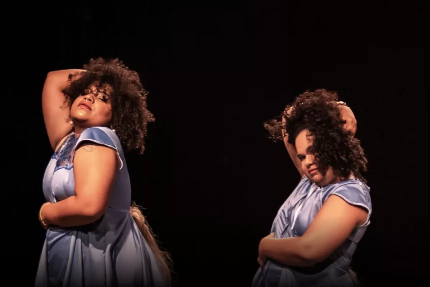 Atrizes Lucivania Lima e Suzana Carneiro eno espetáculo Piscina de Negras