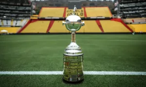 Taça da Final da Libertadores de 2025, que terá Flamengo e Palmeiras.