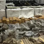 Apreensão de quase uma tonelada de drogas, além de armas de fogo, centenas de munições de grosso calibre no "bunker" de facção.